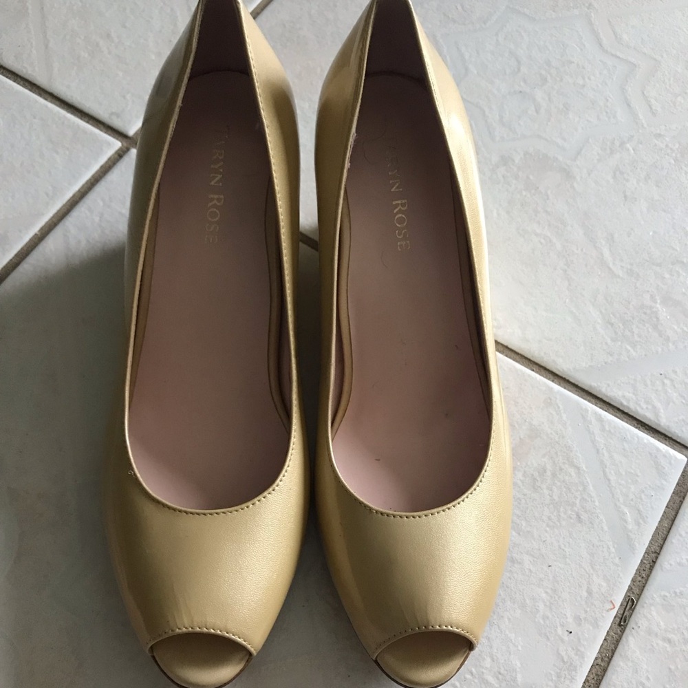 Taryn Rose never worn wedge.
